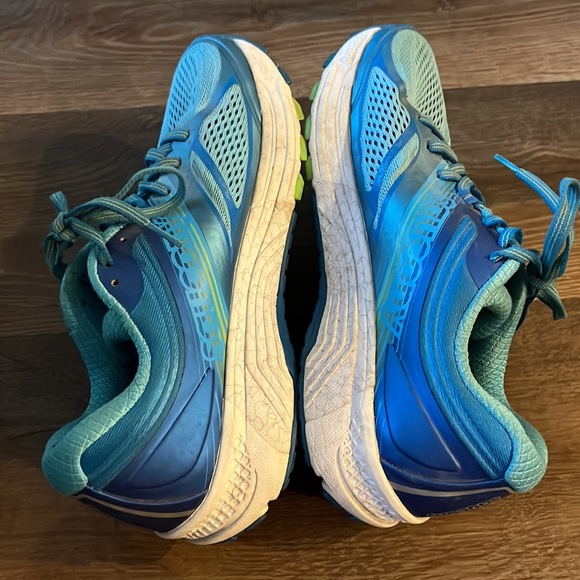 Saucony Everun Guide 10 SZ 9.5 running shoes. Gently worn. Great condition. - Picture 5 of 6